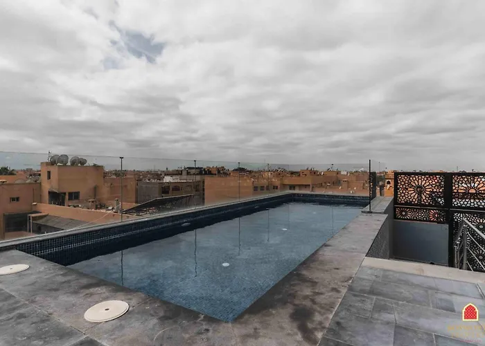 Rooftop Pool, Bright & Cozy Apartment In City Center