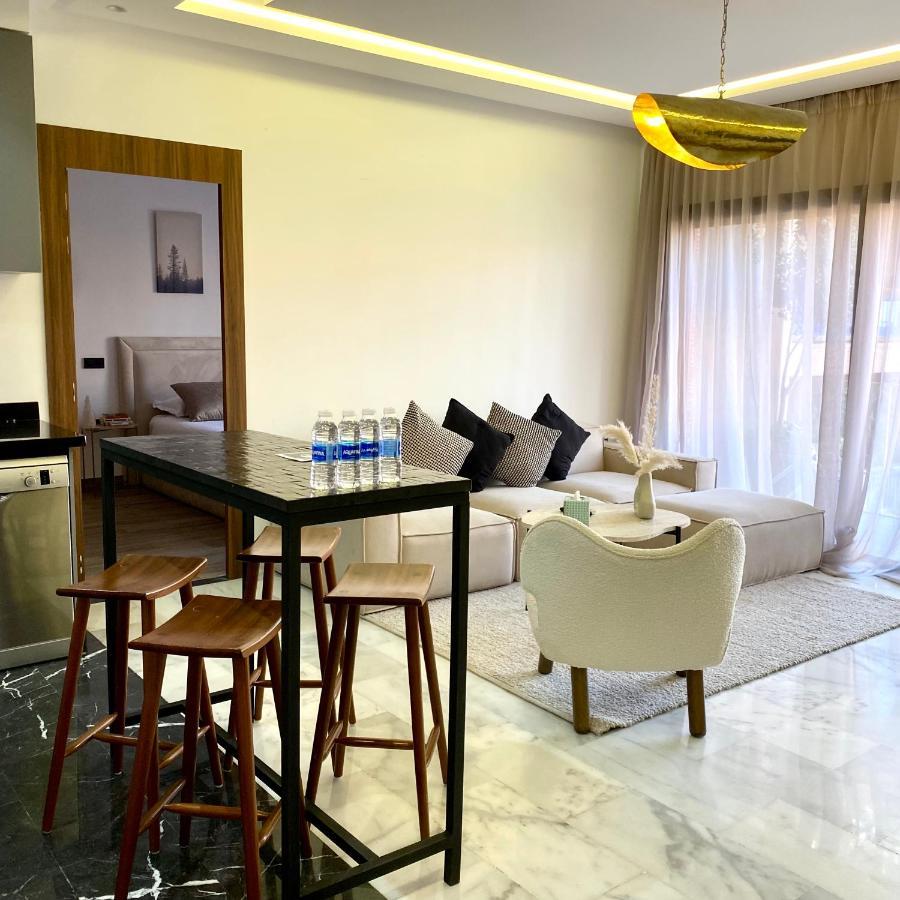 Rooftop Pool, Bright & Cozy In City Center *