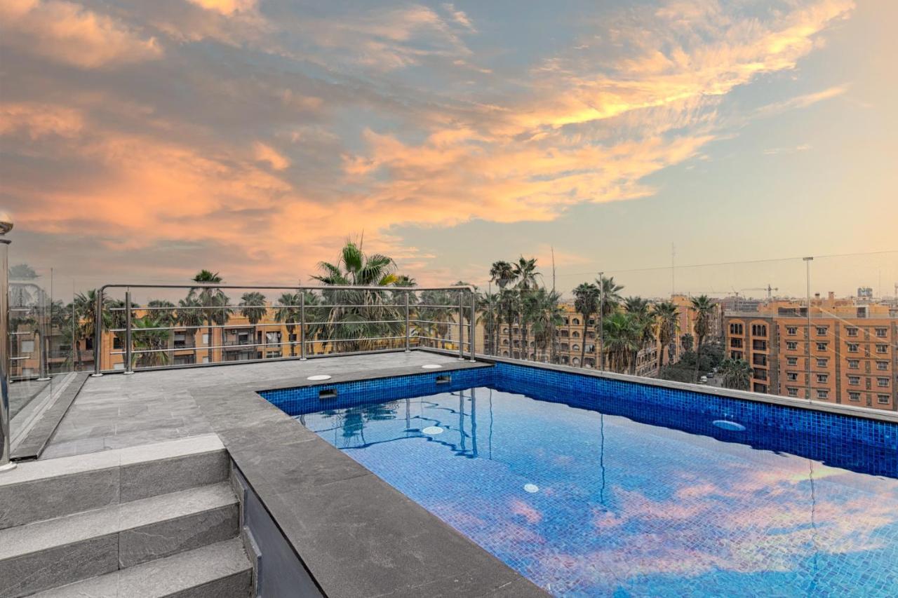 Rooftop Pool, Bright & Cozy In City Center